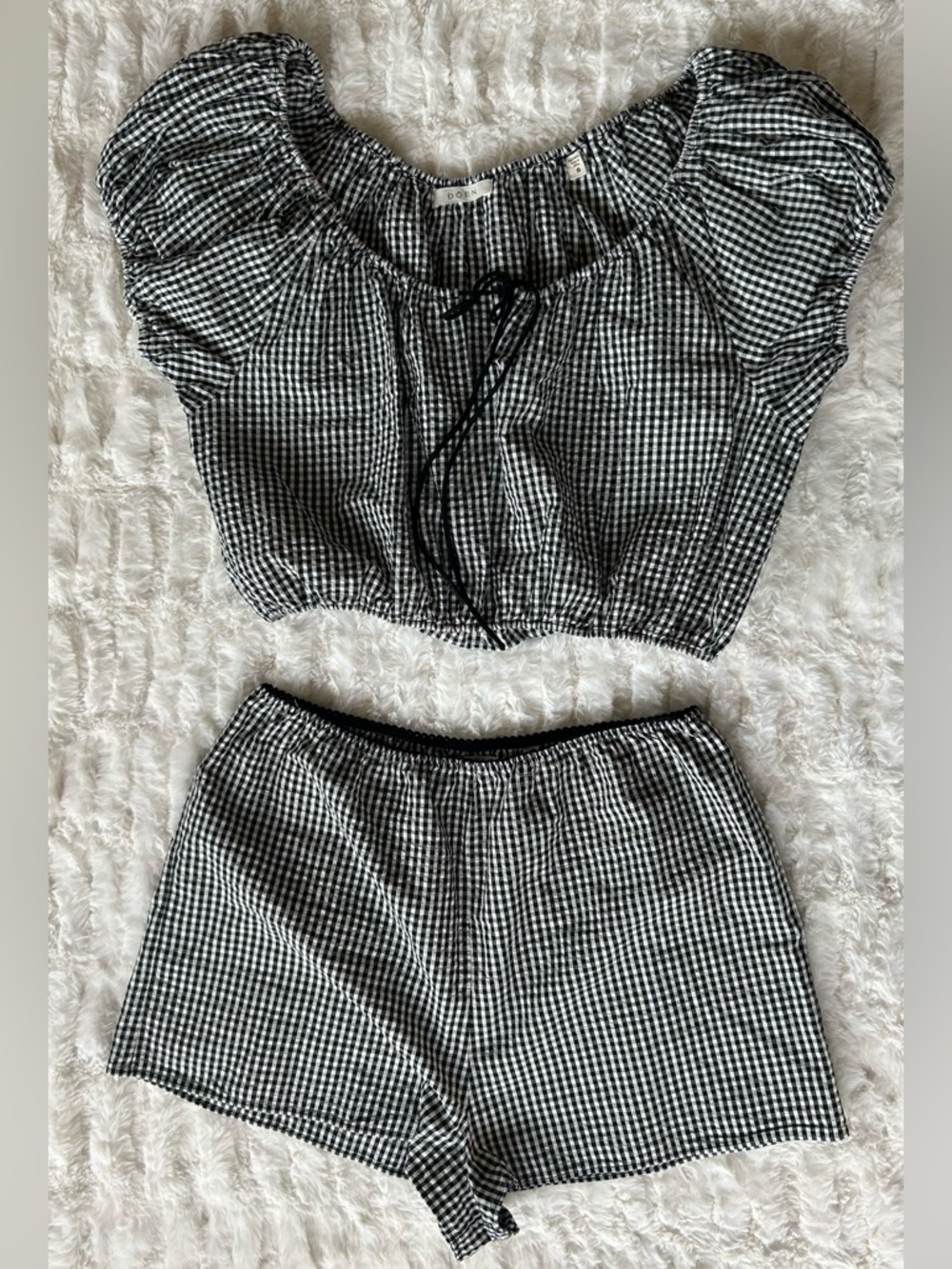 Doen Set Hilary Top and Larena La Maddalena Gingham Shorts - Picture 5 of 16